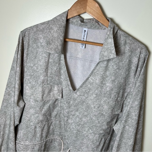 Athleta Womens Zuma Printed Tunic Shirt Dress Grey White Long Sleeve 2X Pockets - Picture 2 of 10